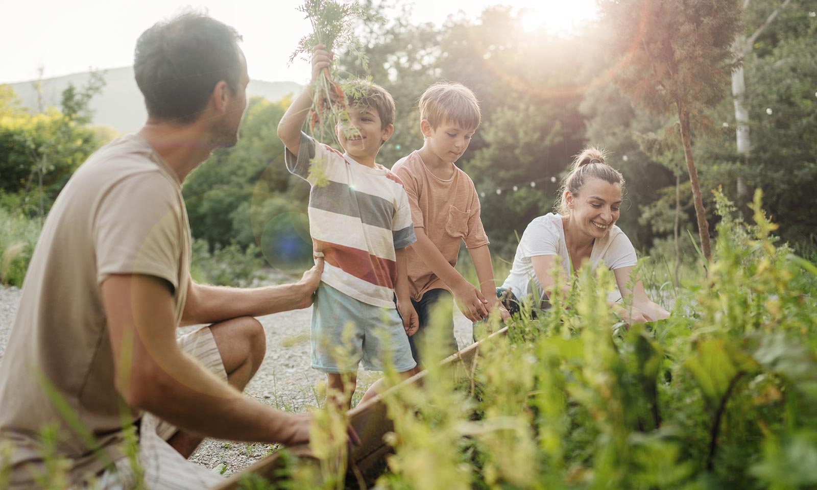 Familie im Grünen – Sanpack am 2. Mai geschlossen